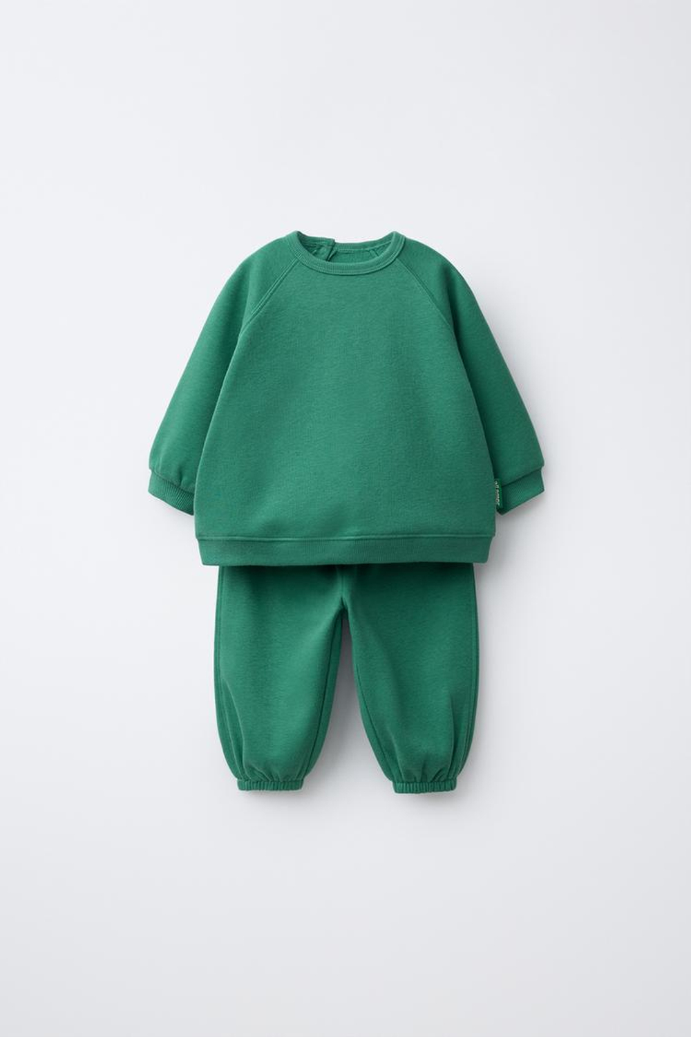 ZARA КОМПЛЕКТ ИЗ ТОЛСТОВКИ И БАЗОВЫХ БРЮК-ДЖОГГЕРОВ, ЗЕЛЕНЫЙ