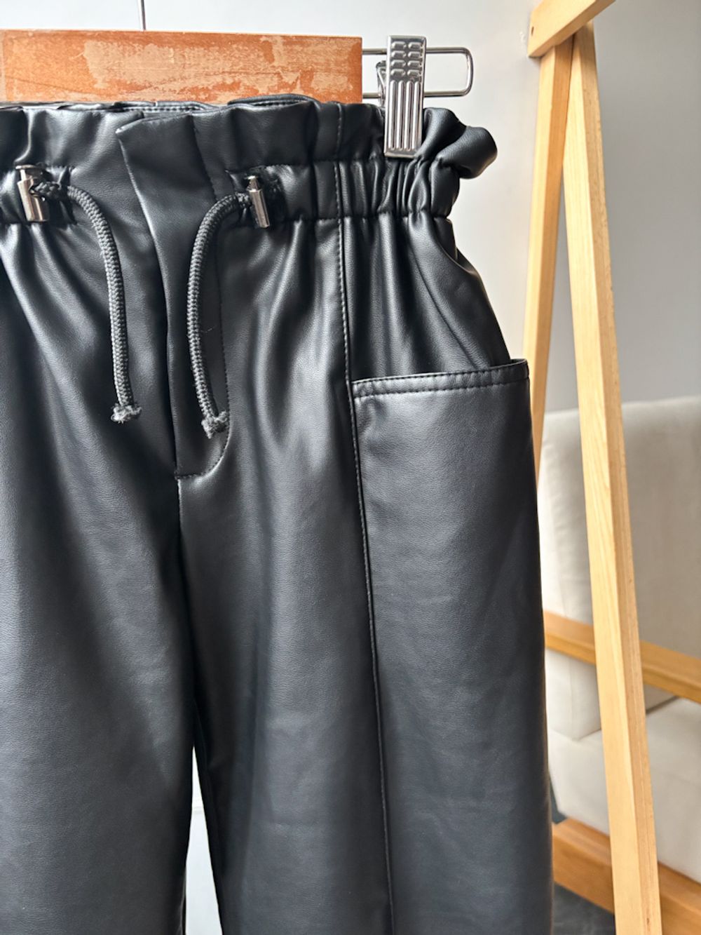 Кожаные брюки Zara, 134