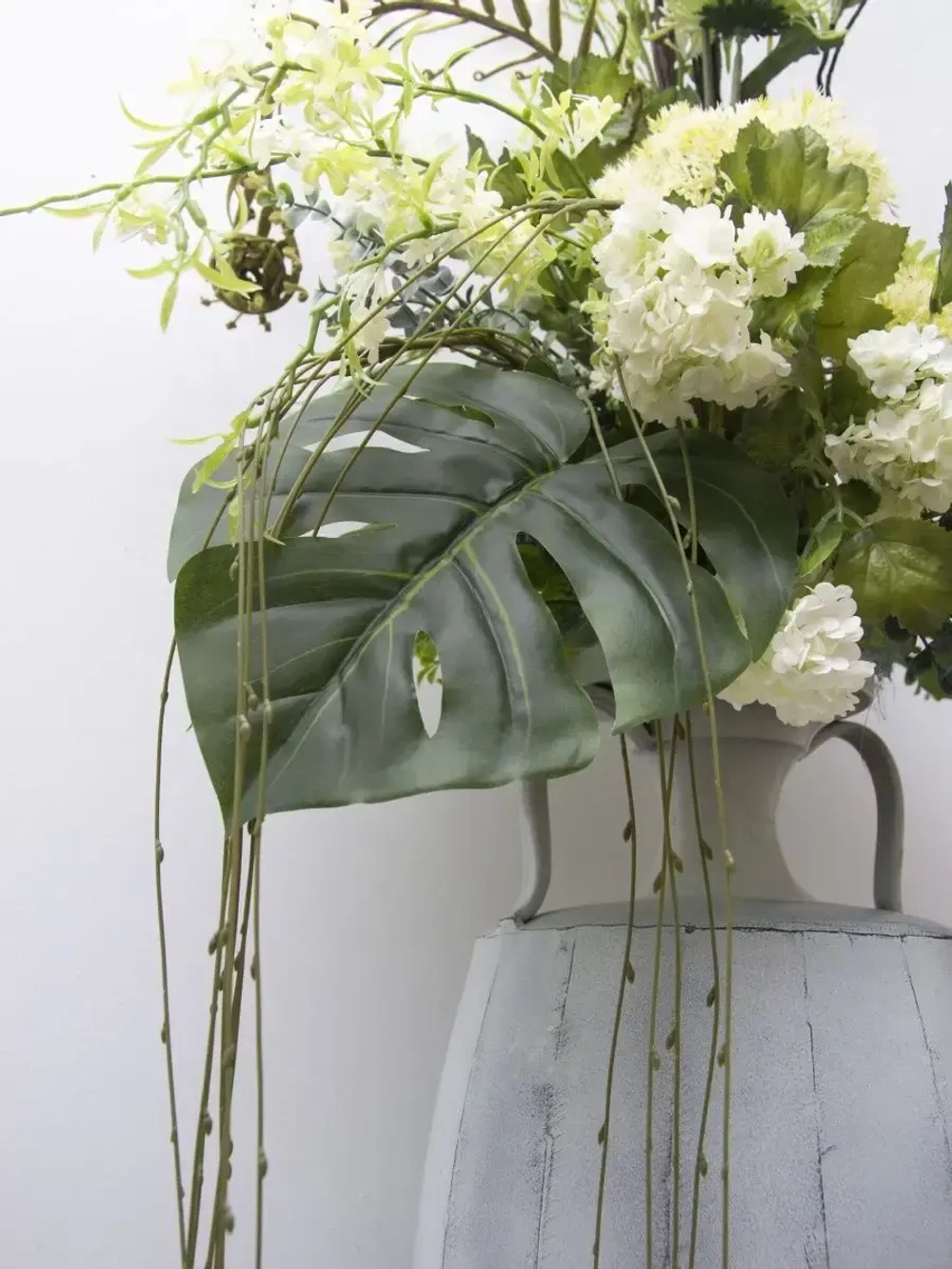 Композиция в напольной вазе "Орхидея"