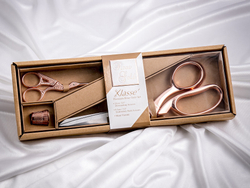 Набор из двух ножниц и напёрстка