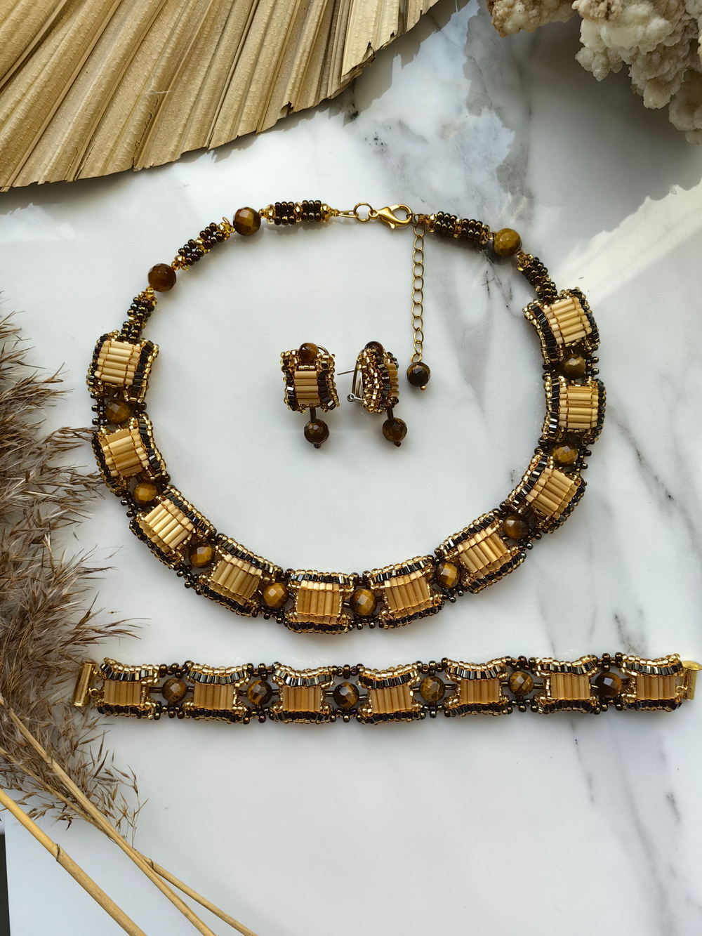 Браслет "Надежда" ручной работы из бисера и камня тигровый глаз