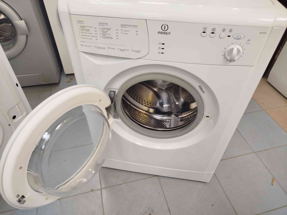 Стиральная машина Indesit WIUN 81 3,5 кг б/у