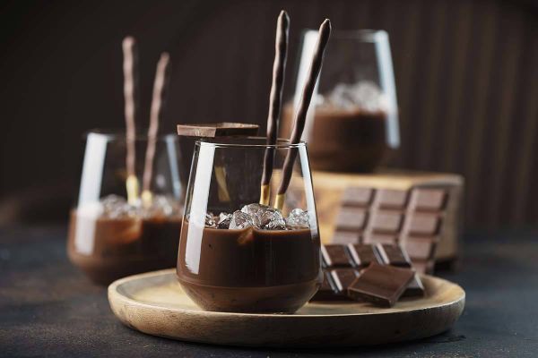 Шоколадный ликер – напиток, который стоит приготовить, два простых рецепта пошагово