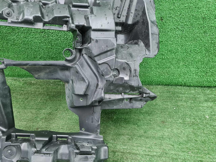 Кронштейн переднего бампера BMW X5 G05 (18-23)