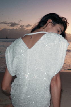 ZARA МИНИ-ПЛАТЬЕ С ПАЙЕТКАМИ, БЕЛЫЙ