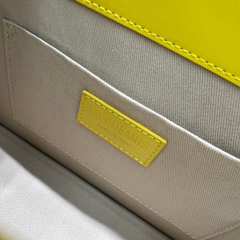 Jacquemus Le Grand Chiquito 22 cm