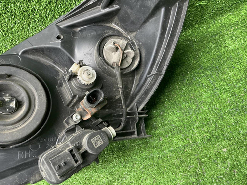 Фара правая Lada Granta (2018-н.в.) галоген