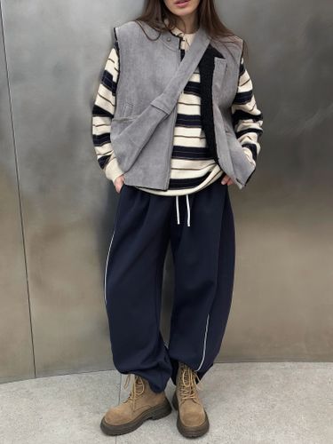 Серый утепленный жилет с сумкой