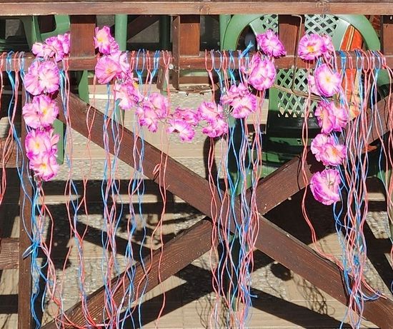 Гирлянда из цветов крупных, темно-розовая