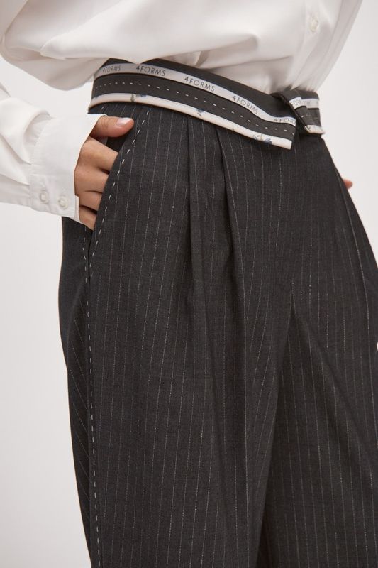 Брюки прямые в полоску с декоративной отделкой по поясу, серый