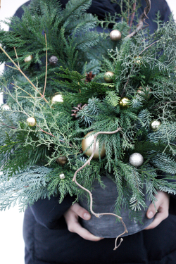 Новогодняя композиция в бетонном кашпо № 13