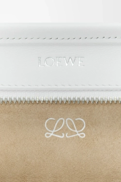 Loewe Маленькая сумка Amazona 180 из мягкой телячьей кожи, белый
