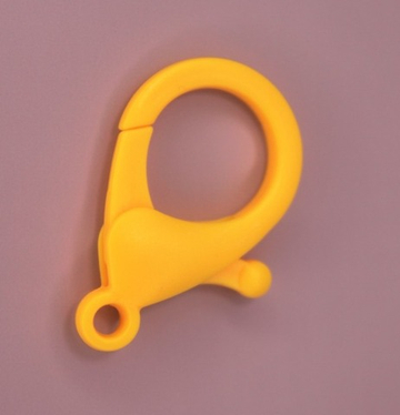 Карабин пластик желтый 22х35 мм