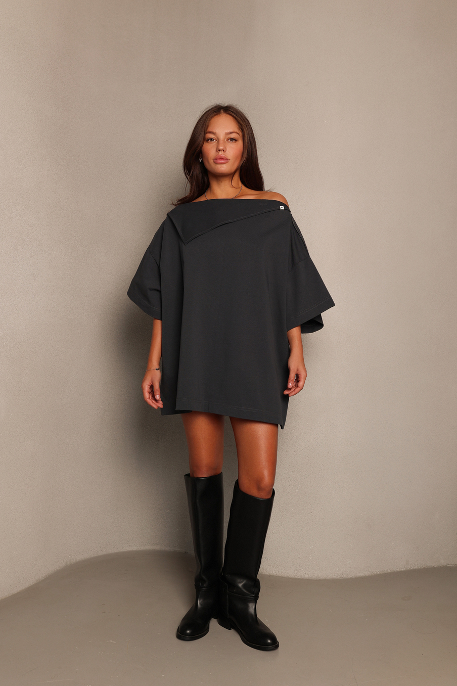 Футболка с отложным уголком