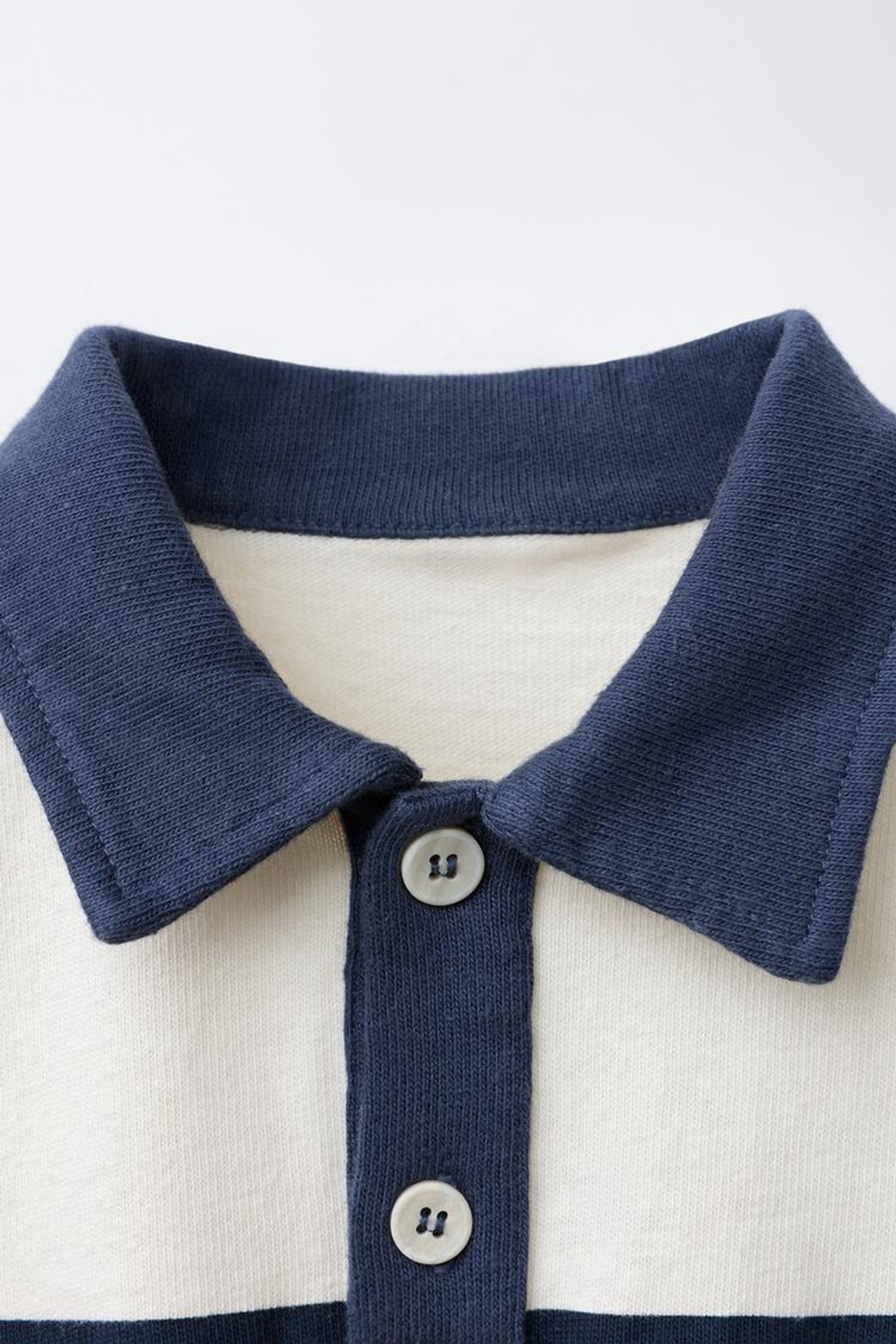 ZARA ПОЛО В ПОЛОСКУ С ЭТИКЕТКОЙ, ЭКРЮ/КРАСНЫЙ