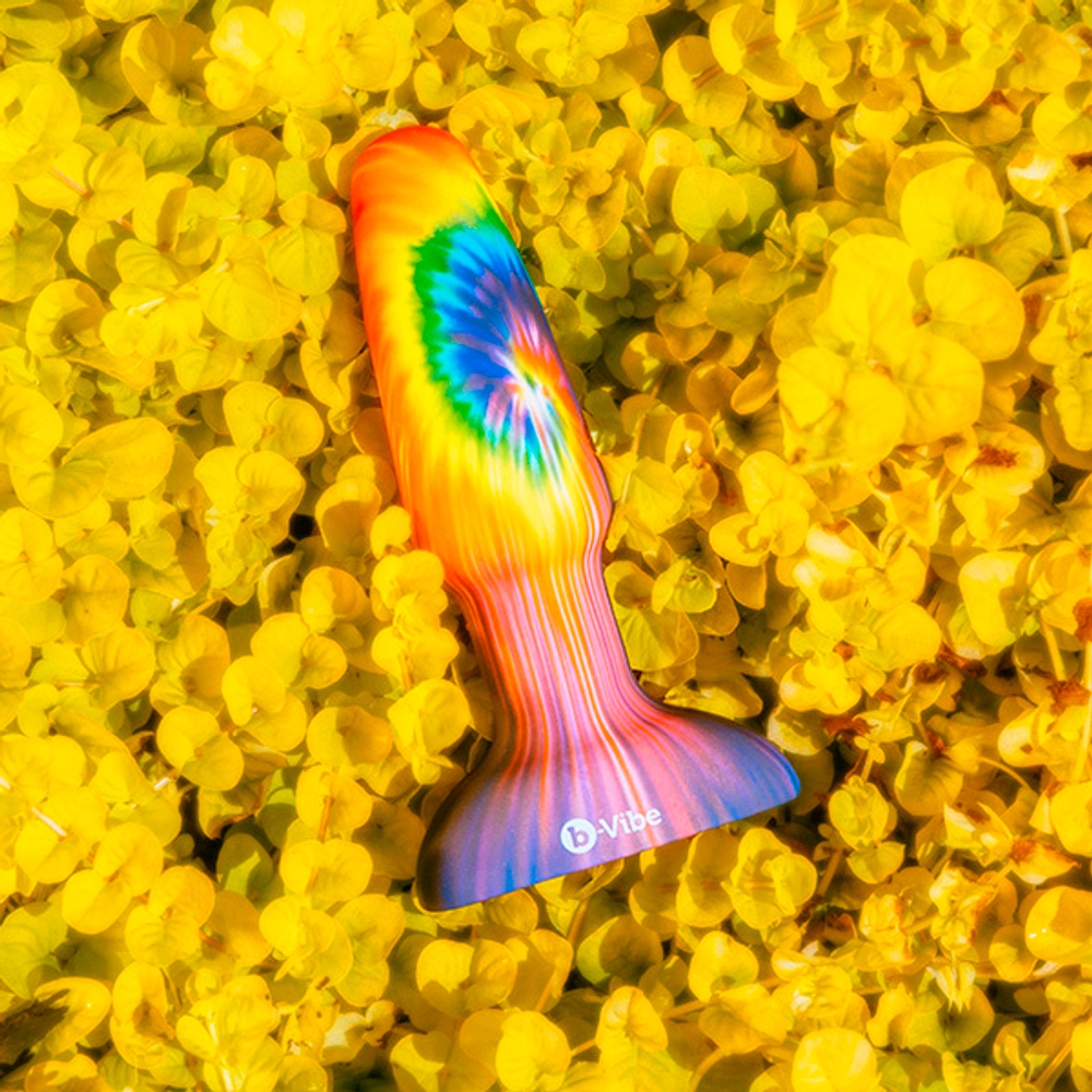 Анальная премиум-пробка с эффектом римминга 15см b-Vibe Peace & Love Tie-Dye BV-026