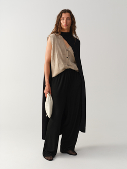 Жилет вязаный