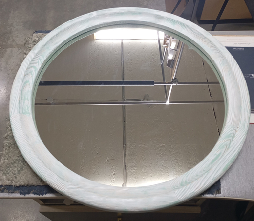 Зеркало круглое в деревянной раме