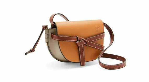 Женская кожаная сумка Loewe Gate коричневый