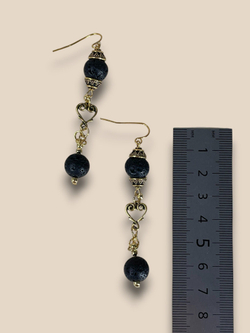 Серьги лава черная и позолоченное сердце