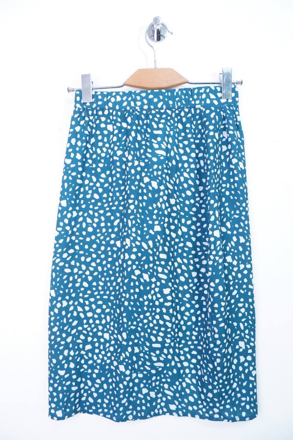 Юбка с разрезом, визуально на 42 размер