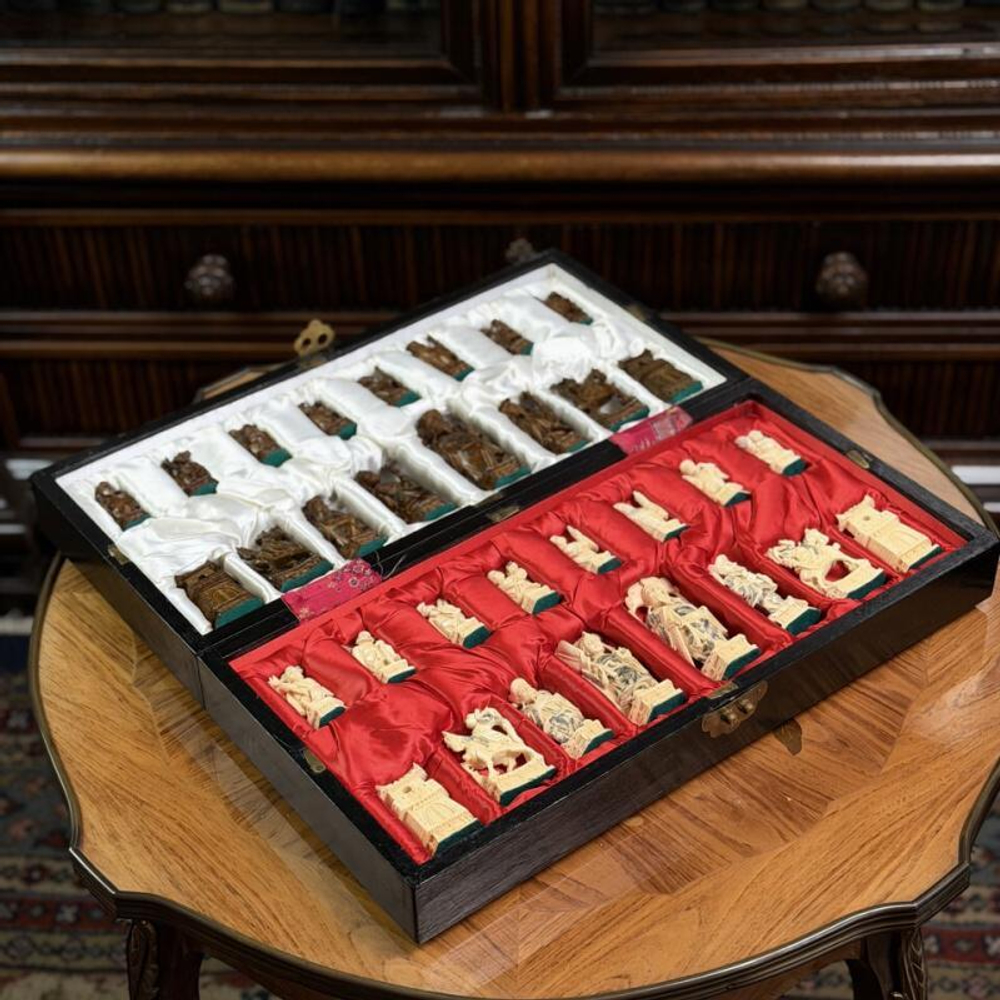 Резные шахматы из слоновой кости