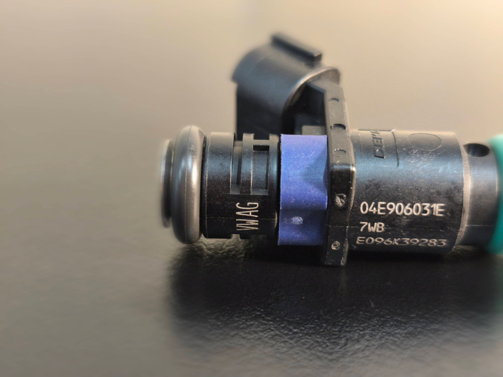Форсунка топливная VAG 04E906031H