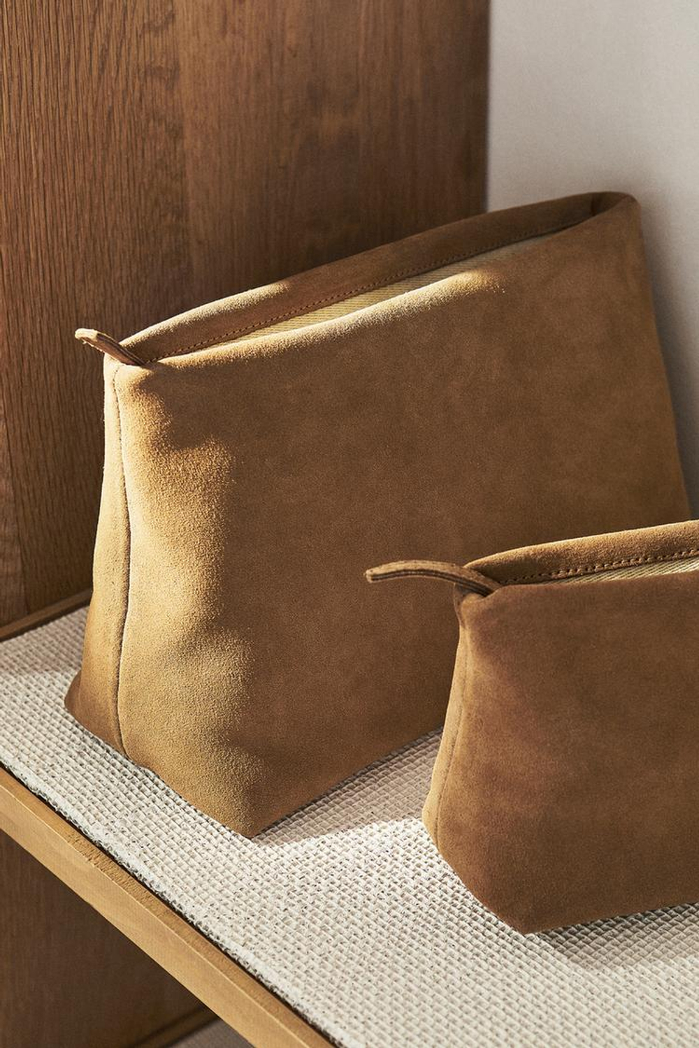 ZARA HOME КОСМЕТИЧКА СРЕДНЕГО РАЗМЕРА ИЗ ПЛОТНОЙ ЗАМШИ, КОРИЧНЕВЫЙ