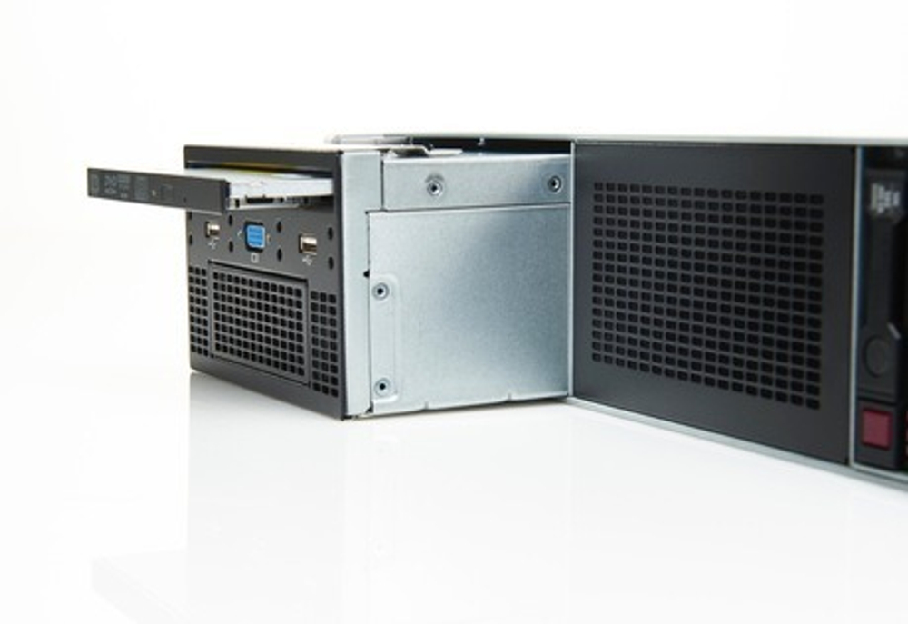 Корзина HPE DL560 Gen10 Universal Media Bay Kit (front panel: 2xUSB2.0, optional 2xSFFHDD and 1xODD (DVD-R or DVD-RW)) not avail. w/24SFF
