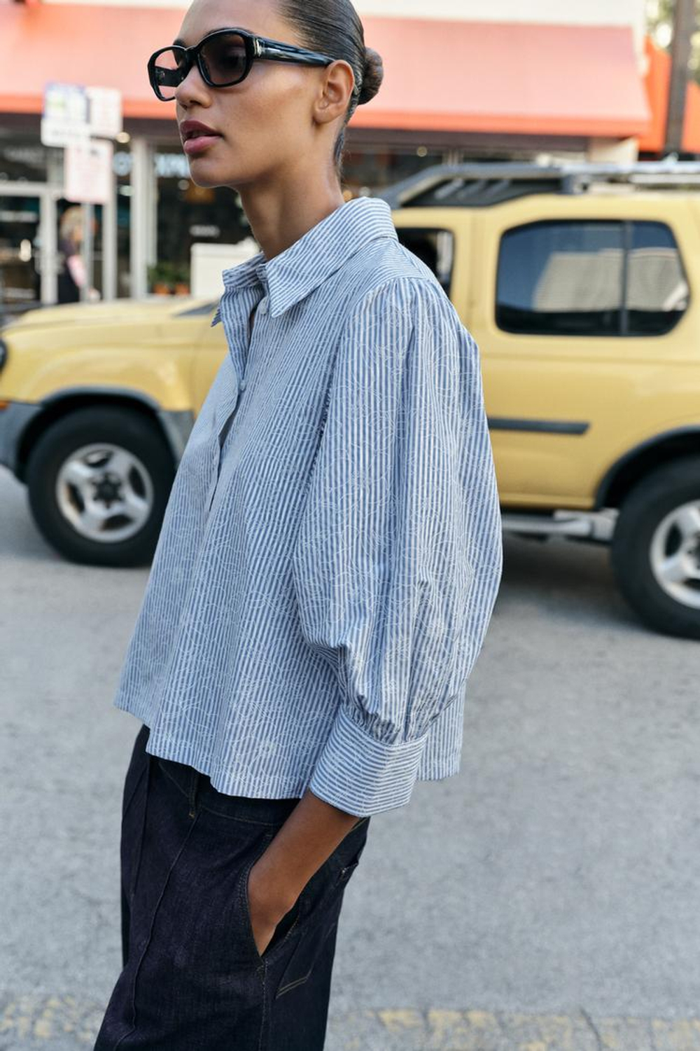 ZARA РУБАШКА В ПОЛОСКУ С ЦВЕТОЧНЫМ ПРИНТОМ, СИНИЙ/БЕЛЫЙ