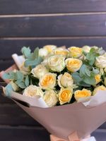 Букет из кустовой розы нежный