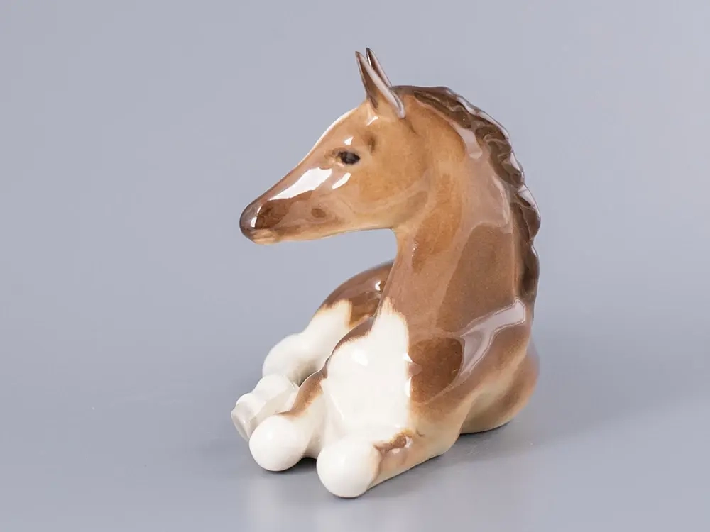 Скульптура Жеребенок лежащий (гнедой) арт. 82.01030.00.1