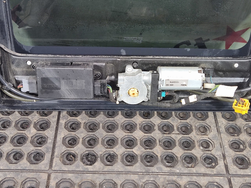 Люк электрический в сборе