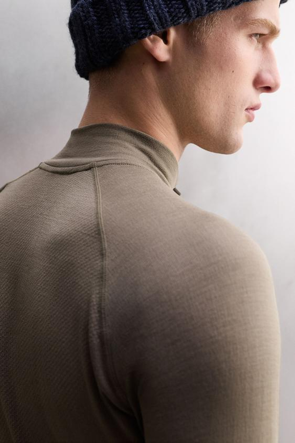 ZARA КОМПРЕССИОННАЯ ФУТБОЛКА ДЛЯ КАТАНИЯ НА ЛЫЖАХ С ВОРОТНИКОМ НА МОЛНИИ, МЯГКИЙ ЗЕЛЕНЫЙ