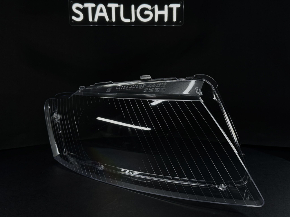 Правое стекло фары AUDI A8 D3 2004-2009