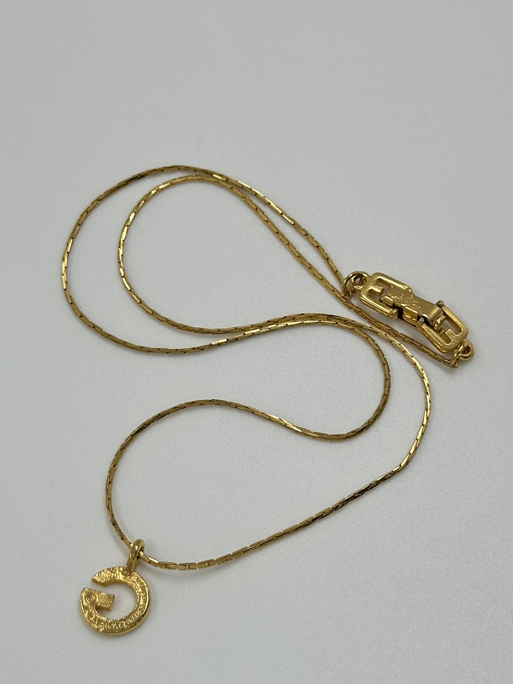 Кулон-лого Givenchy