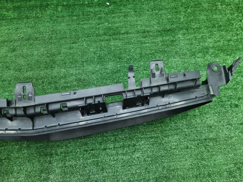 Кронштейн решетки радиатора Mercedes E C238 16-21