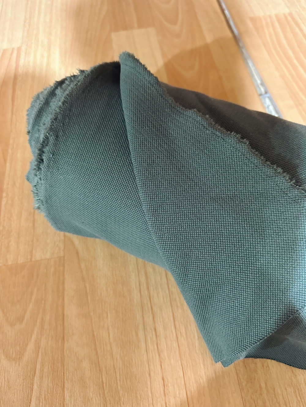 ТЕМНО-ЗЕЛЕНЫЙ - Футер 2х-нитка ПИКЕ компакт пенье (местами желтоватые кромки и сгиб, легко отстирывается!)