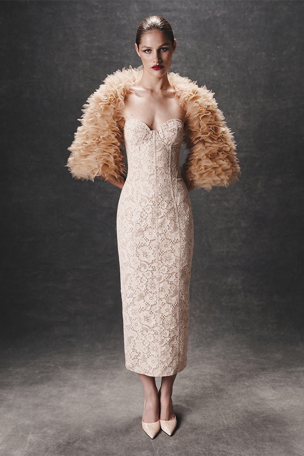 Платье миди корсетное из кружева