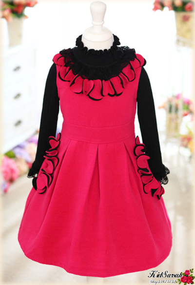 Платье детское однотонное с объемным декором на воротнике и карманах