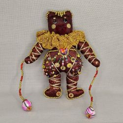 Бисерная ёлочная игрушка Медведь с воротником