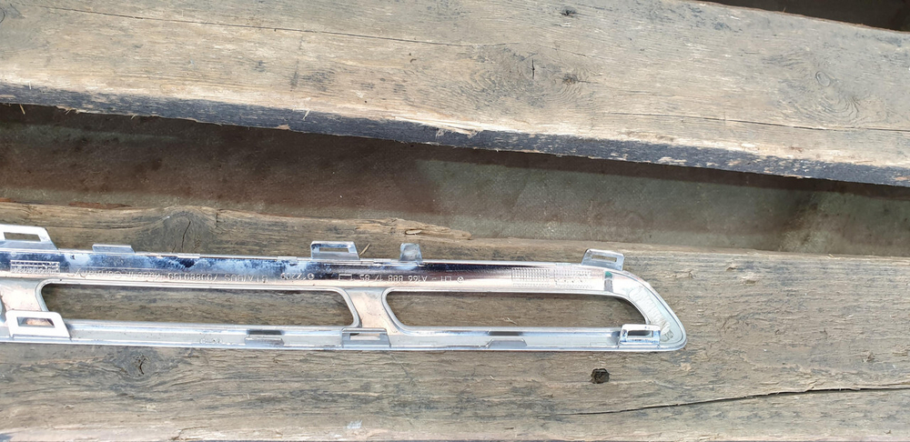 Молдинг решетки радиатора Mercedes GL GLS (X166) 15-19 Б/У Оригинал A1668881785