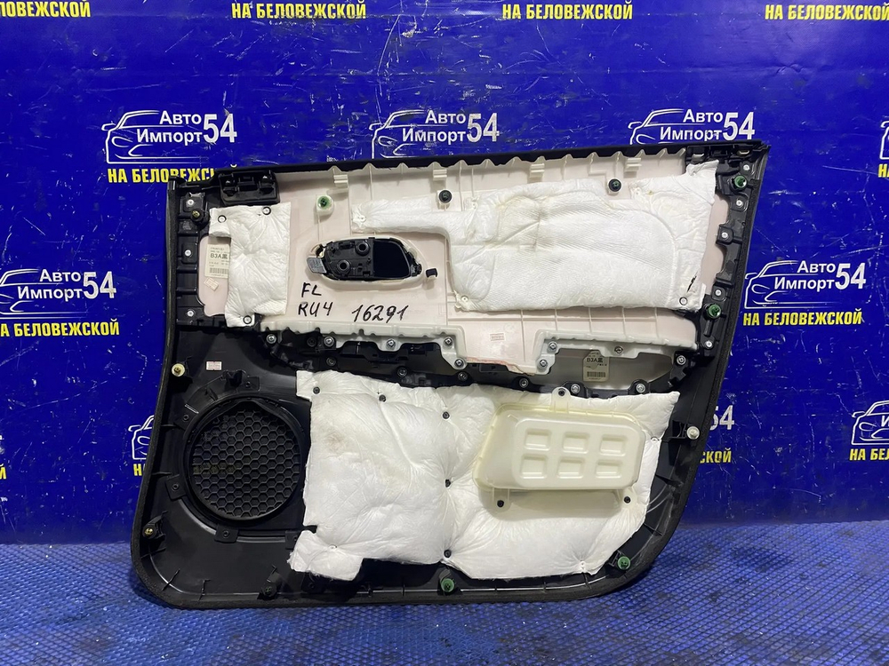 Обшивка двери Honda VEZEL 2013-2018