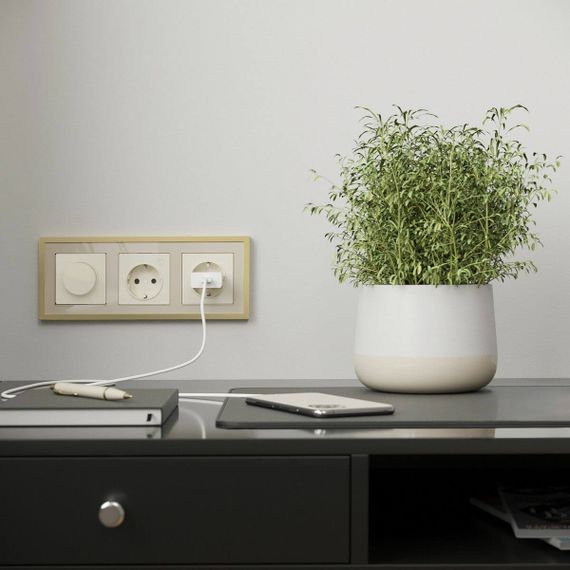 Рамка Werkel Baguette на 3 поста айвори/латунь W0032851 4690389185762