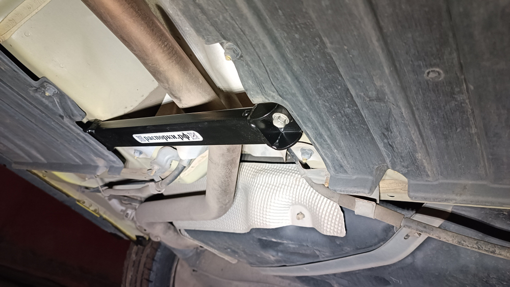 Распорка средняя нижняя Suzuki Swift 5 (ZC33S)