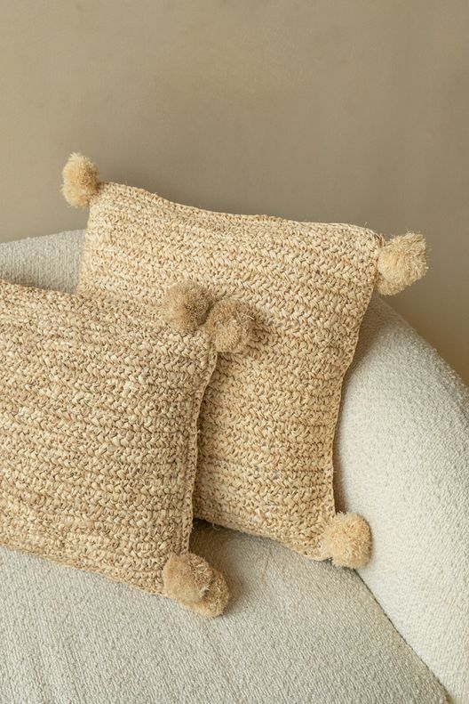 Наволочка плетеная из рафии с помпонами / Bohemian Lovers