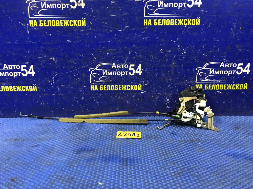 Замок двери передней левой MITSUBISHI COLT 2003