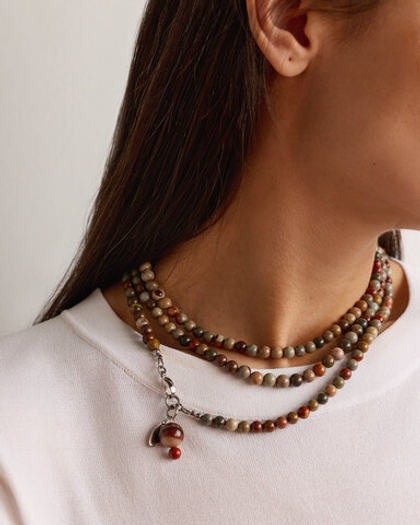 Нить из уральской яшмы