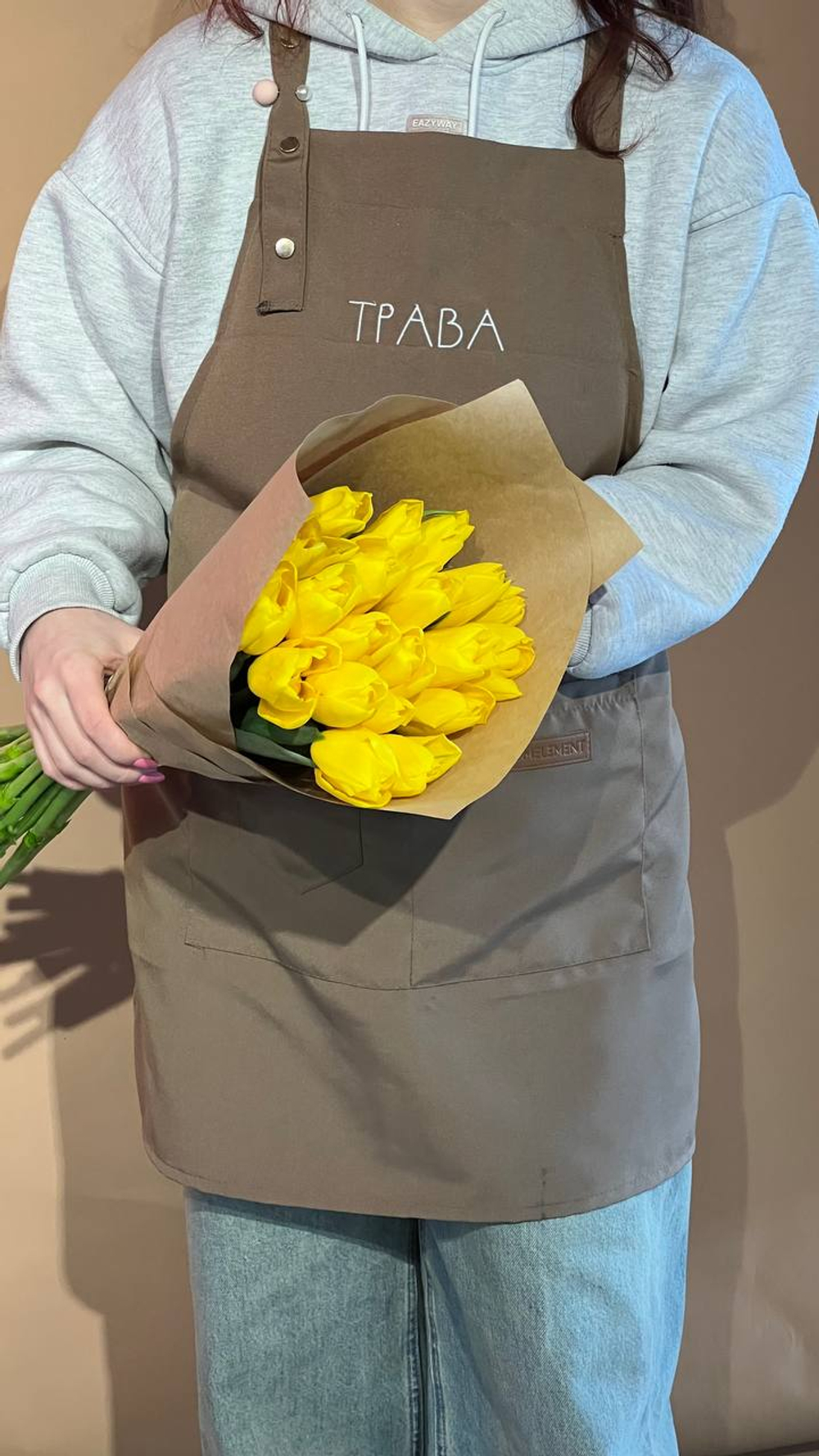 Охапка 20 тюльпанов в крафте