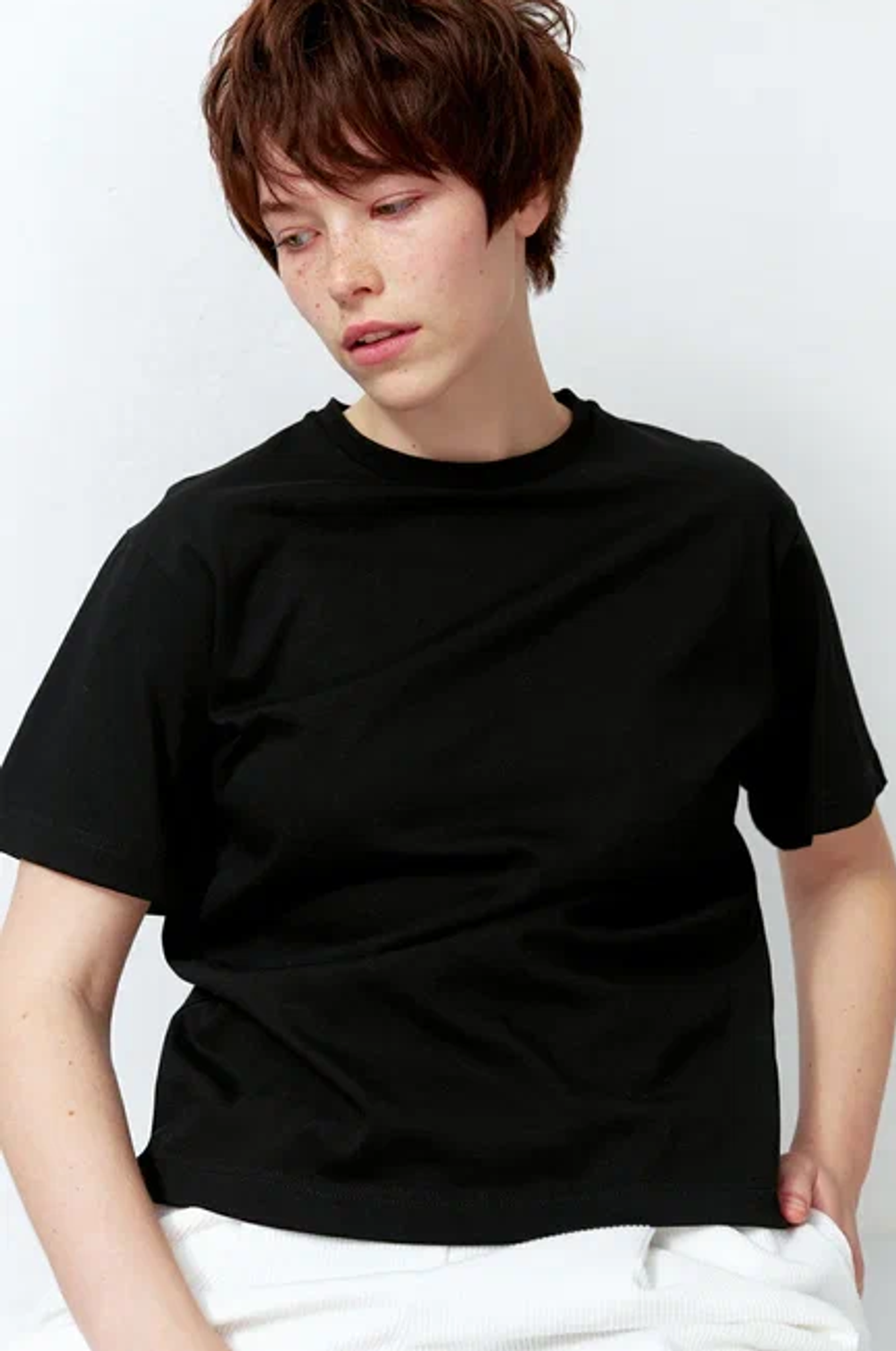 Футболка прямого кроя черного цвета